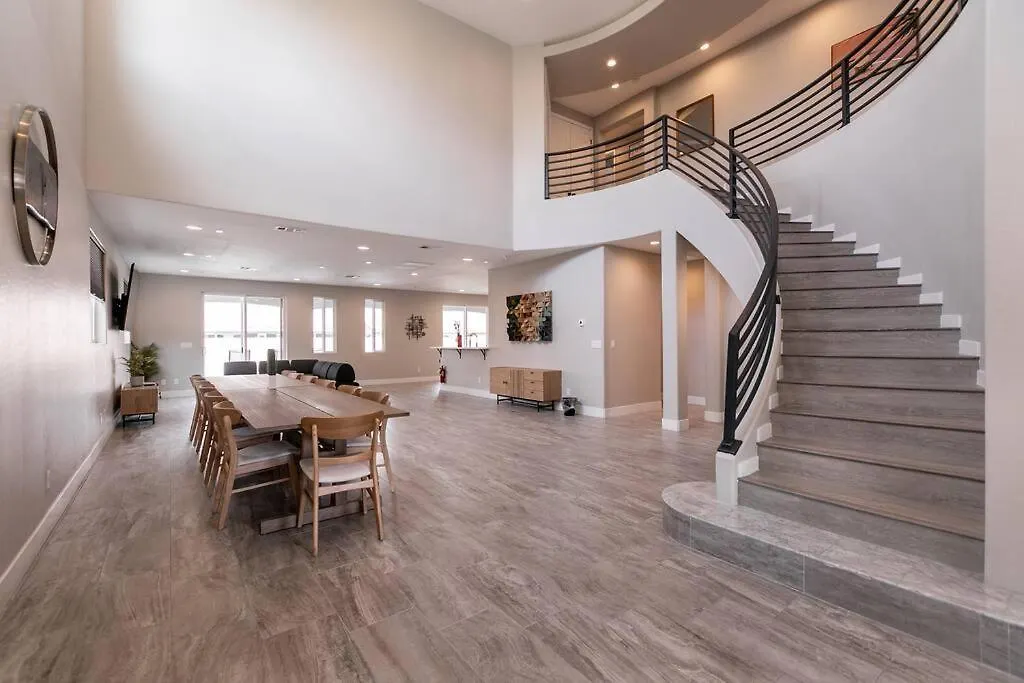 6 Bedroom Mansion W/ Amazing Backyard Pool! Las Vegas Сasa de vacaciones